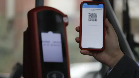 ¿Cómo usar el pago del transporte público con código QR en el celular?