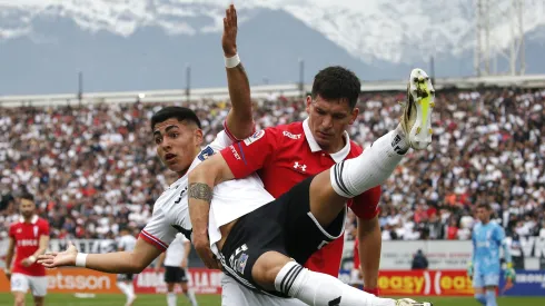 Alfonso Partot y Jordhy Thompson protagonizaron una llamativa jugada en el primer tiempo.