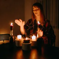 ¿Qué rituales con velas hay para limpiar las energías y para qué sirve cada color?