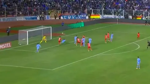 Ronnie Fernández tuvo el gol del empate en su cabeza, pero envió el balón al travesaño y Bolívar cayó con Inter de Porto Alegre en Copa Libertadores.