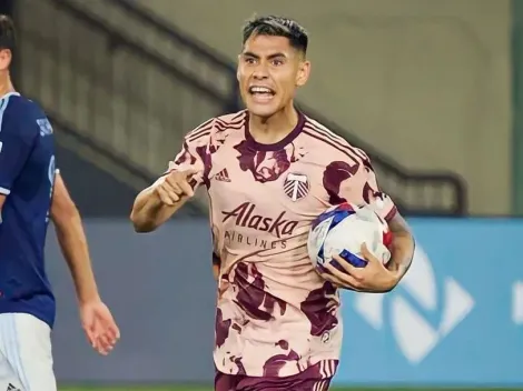 Felipe Mora anota un golazo de cabeza a lo Zamorano en la MLS