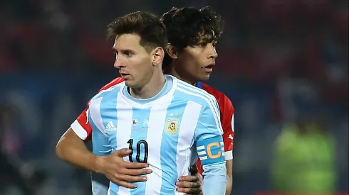 Vidal llena de elogios a Matías Fernández ¡y lo compara con Messi!