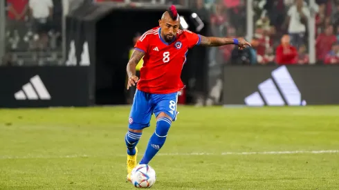 Arturo Vidal ruega para poder recuperarse a tiempo y estar junto a Chile en eliminatorias.