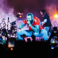 Fotogalería: Post Malone puso ritmo, luces, algo de rock y hasta le hizo la previa al Superclásico y la Roja