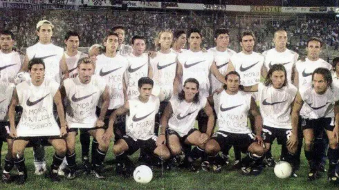 El 30 de enero de 2002, a pocos días de haberse declarado la quiebra, los jugadores de Colo Colo saltaron a la cancha con una camiseta que decía "a morir por el Colo. ¡Apoyenos!"