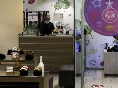 Estudio revela cuánto ganan en Chile los promotores, cajeros y más