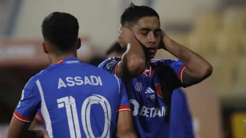 Universidad de Chile recibe a Colo Colo en el Estadio Santa Laura.