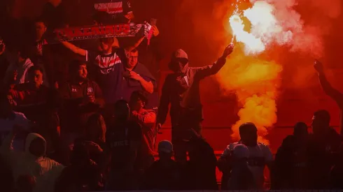 La buena victoria de la UC ante Ñublense fue empañada, para variar, por los tontitos de siempre que dicen ser hinchas.
