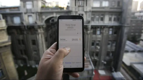 Este sábado se cambia la hora en Chile.