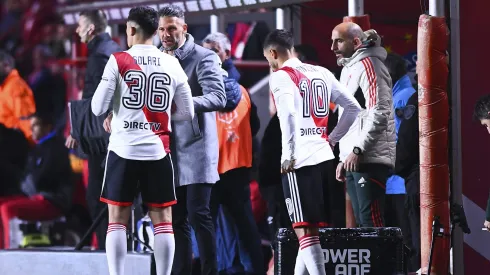 Martín Demichelis le da indicaciones a Pablo Solari, una de las pruebas que hizo en el inicio de la Liga Profesional.