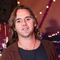 Sebastián Eyzaguirre, ex CQC, formalizado por violencia intrafamiliar y amenazas