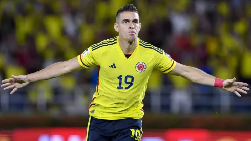 Rafael Santos Borré festeja el gol de Colombia ante Venezuela, el primero de las Eliminatorias 2026.