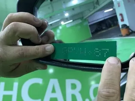 Conoce a los políticos detrás del grabado de patentes en vehículos