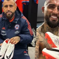 Crack: El King regala los zapatos del gol ante Uruguay a seguidor de Calama