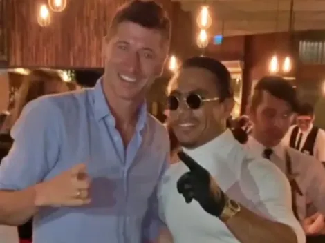 Acusan a Lewandowski de hacer perro muerto en restaurant de Salt Bae