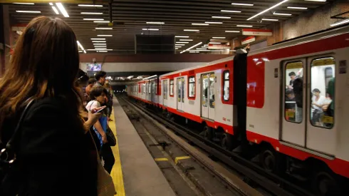 ¿Están cerradas algunas estaciones del Metro de Santiago hoy lunes?