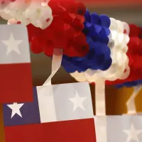 ¿Cómo hacer guirnaldas de papel volantín para Fiestas Patrias?