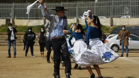 Estos son los horarios, precios y artistas de la Fonda Típico Chileno