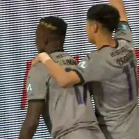 Darío Osorio ve acción en el clásico y luce a su nuevo socio