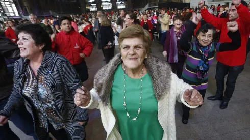 ¿Qué adultos mayores reciben el Aguinaldo de Fiestas Patrias?