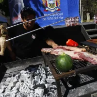 ¿Cómo hacer un buen asado? Así se debe prender el carbón