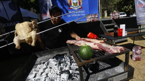 ¿Cómo hacer un buen asado? Así se debe prender el carbón