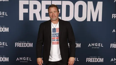 El agente cuya historia inspiro Sound of Freedom, es acusado de acoso.