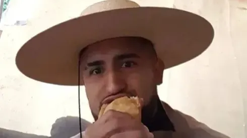 El King no pudo con el sabor de la buena empanada chilena.