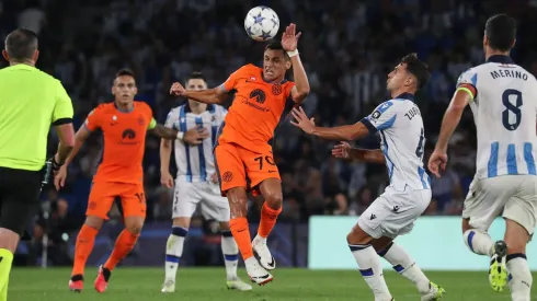 Alexis Sánchez ingresó sobre el final y jugó en el mediocampo, siendo clave con sus pases largos.