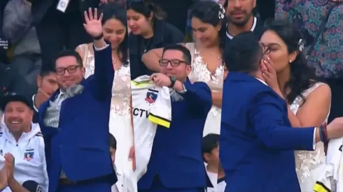 Un hincha de Colo Colo llegó a celebrar su matrimonio al Monumental, con su elegante terno azul.