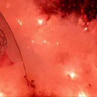No pasa sólo en Chile: suspenden el Ajax vs Feyenoord por destrozos