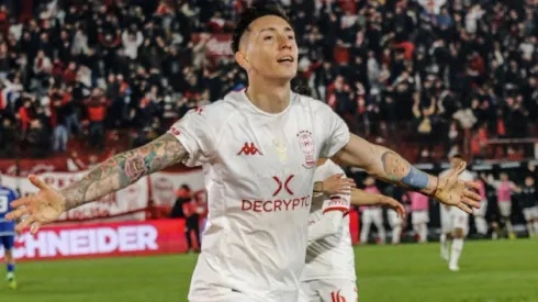 Rodrigo Echeverría festejó así su primer gol en Huracán.