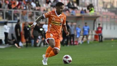 Jara aparece como titular ante Colo Colo