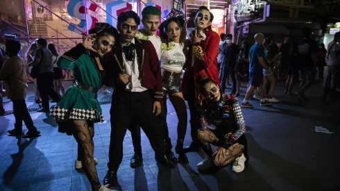 Personas celebran Halloween