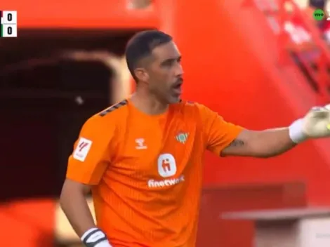 VIDEO: Claudio Bravo pone toda su experiencia al servicio del Betis