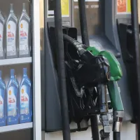 ¿Sube la bencina? Este día cambia el valor de la gasolina en Chile
