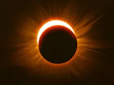 ¿Cuándo son el eclipse lunar y solar en octubre?