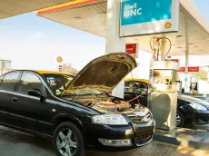 ¿Cuánto cuesta transformar un vehículo de combustible a gas y quiénes pueden hacerlo?