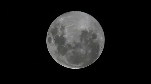 Así puedes sacarle una foto a la Luna con tu celular sin que salga borrosa.