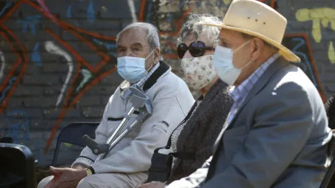 Tres bonos para adultos mayores que existen en Chile y que son de pago automático.