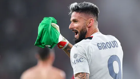 Olivier Giroud se puso bajo los palos y tapó una ocasión de gran peligro.