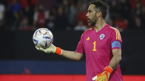 La ausencia de Claudio Bravo en la nómina de la Roja volvió a ser tema para Eduardo Berizzo.
