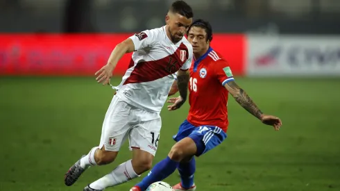 Gabriel Costa enfrenta la marca de Joaquín Montecinos en la victoria de Perú ante Chile por las Eliminatorias a Qatar 2022.