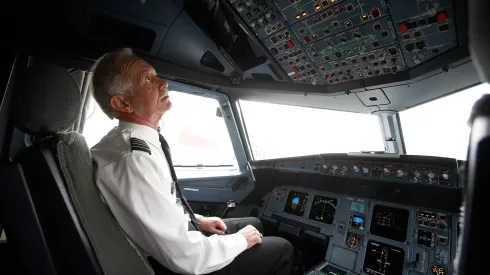 El sorprendente sueldo de los pilotos comerciales de avión en Chile.