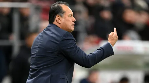 Juan Reynoso le dejó clara su molestia a la prensa chilena en la conferencia.