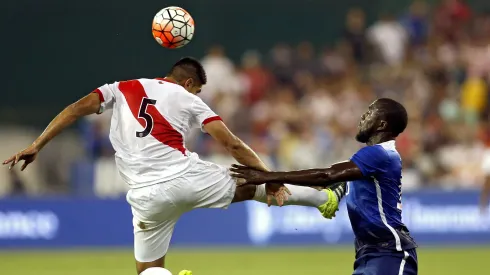 Carlos Zambrano es el patrón de la defensa peruana