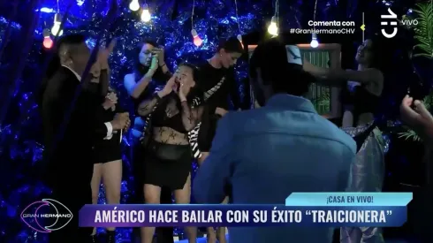 Américo visitó la casa y se notó de inmediato que es un fan del reality.