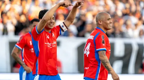 Matías Fernández pidió un homenaje para Humberto Suazo en el Monumental, quien hace unos años le ganó una demanda al Cacique por despido injustificado.
