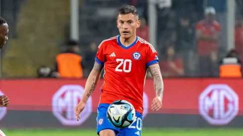 Charles sumó 10 minutos ante Perú