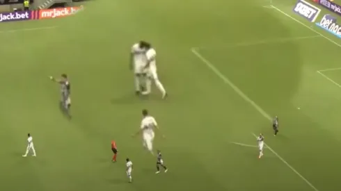 Diogo de Oliveira le propinó un cabezazo a Benjamín Kuscevic y le fracturó la mandíbula.